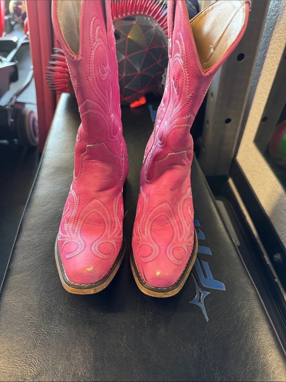 Roper vibrant pink